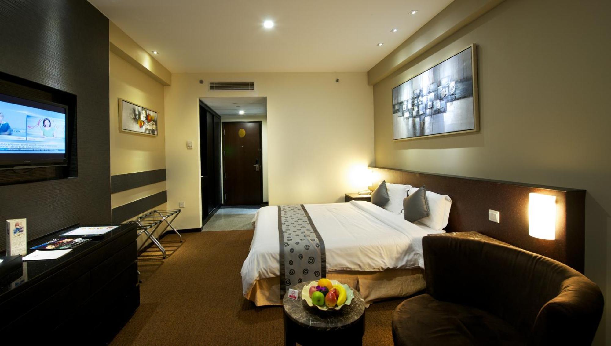 Royal Khách sạn 4*