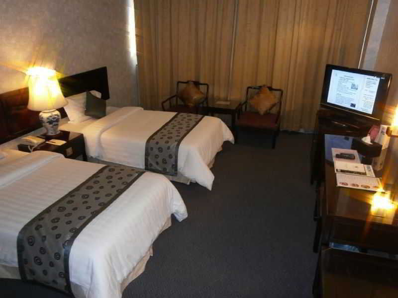 Royal Khách sạn 4*