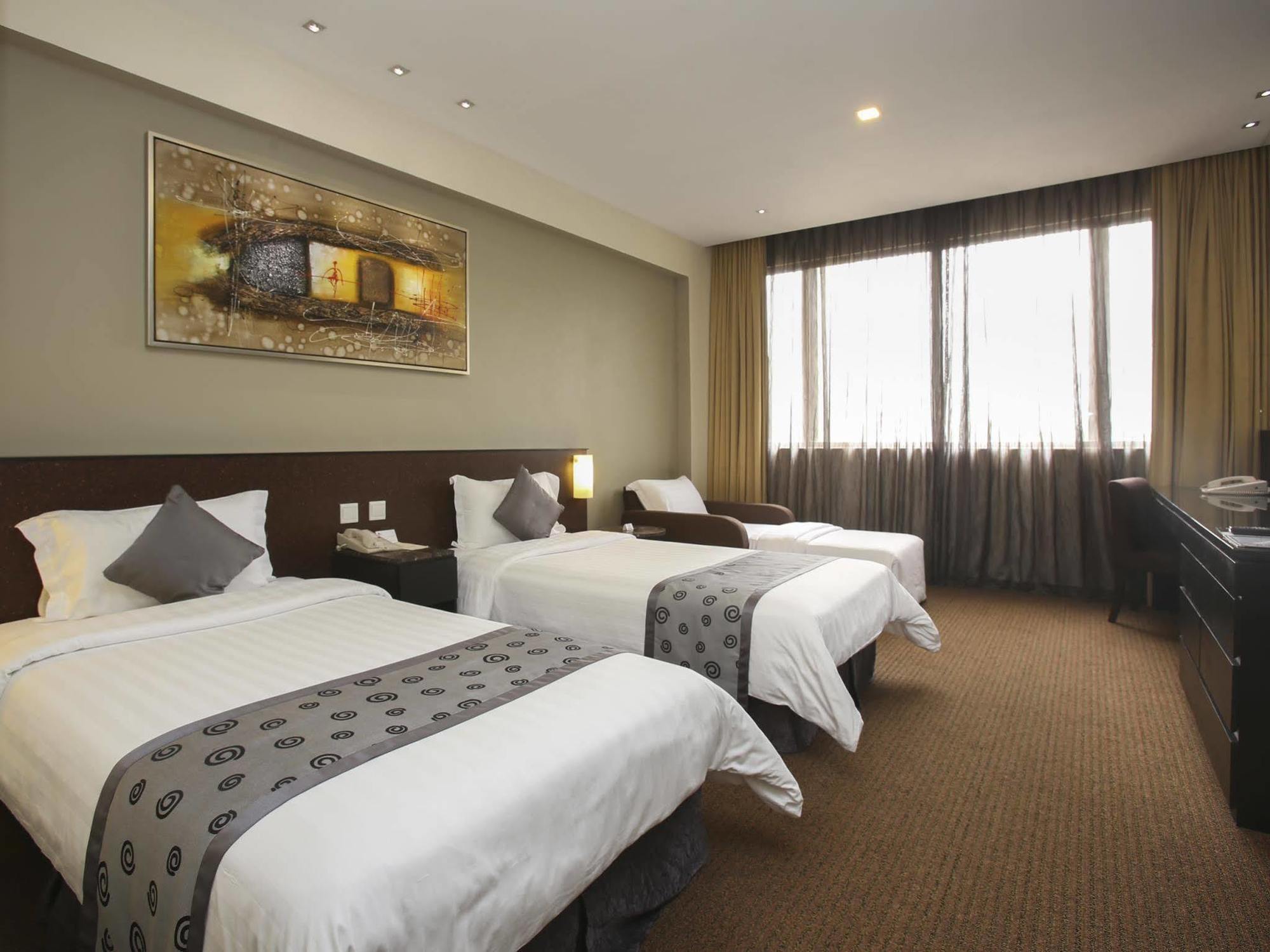 Royal Khách sạn 4*
